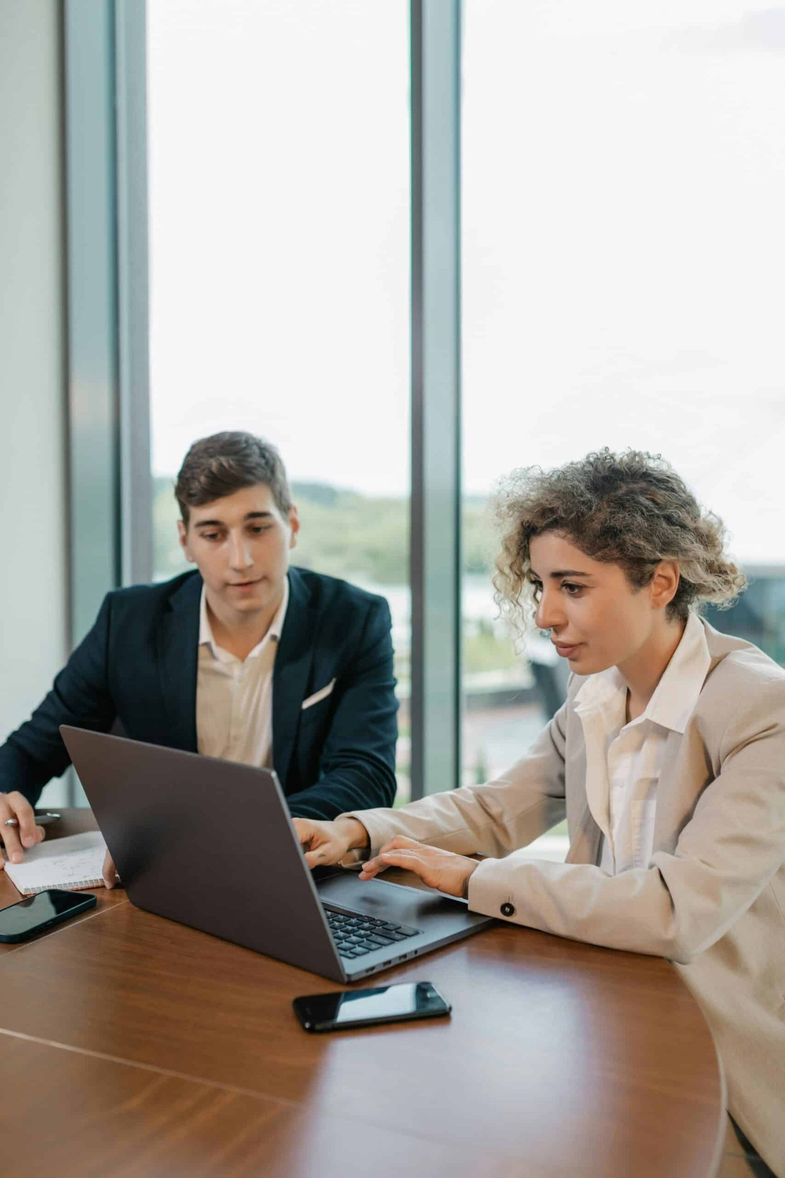 Working together scaled - KEMP Marketingbureau